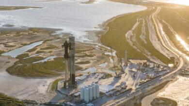 Photo of SpaceX быстро строит новые объекты в Техасе, но неохотно платит по счетам