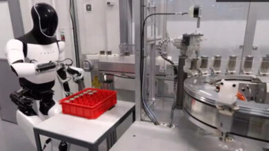 Photo of Tesla показала, как роботы Optimus с помощью людей складывают аккумуляторы в контейнер